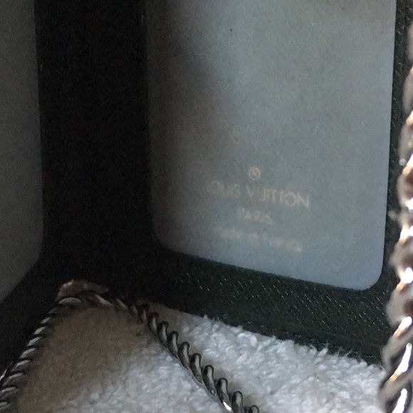 Louis Vuitton "Porte Cartes" Bifold Card Holder in Green Taiga Leather - Picture 6 of 7